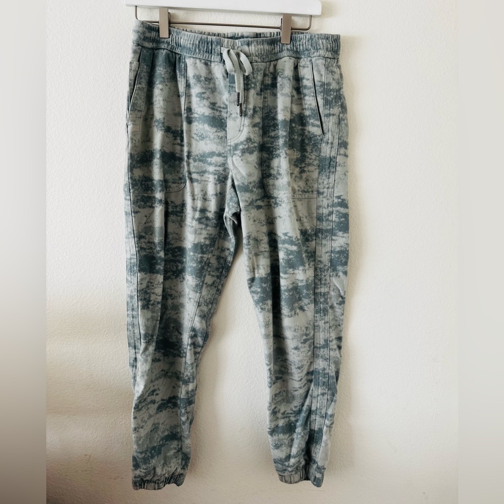 Athleta Gray Farrallon Camouflage Joggers